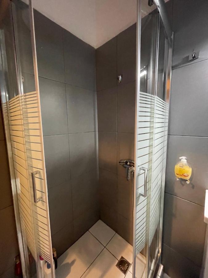 Avr Airport Deluxe Suites 4 Markópoulon Buitenkant foto
