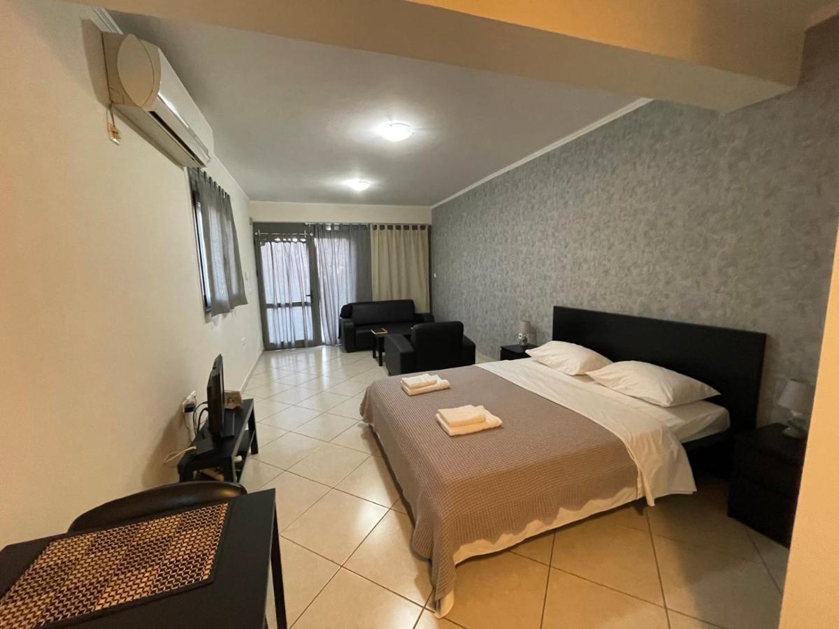 Avr Airport Deluxe Suites 4 Markópoulon Buitenkant foto