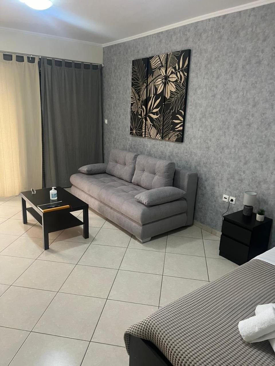 Avr Airport Deluxe Suites 4 Markópoulon Buitenkant foto